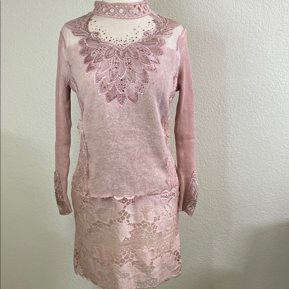 Chic Pink Lace tunic with Long Sleeves‎